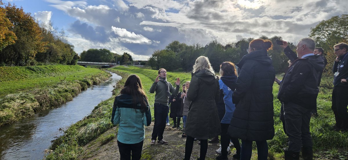 JonBishopHEAD's tweet photo. Time for external fieldwork. Exploring the local environment. #riverstudies #ecology #mindtheswans @PTIEducation https://t.co/DSFBCUpf3A