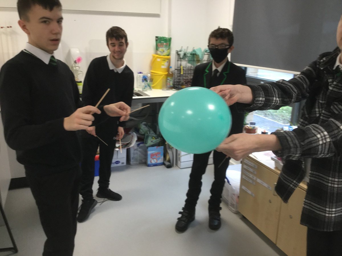 CedarbankSchool's tweet photo. Senior Sciences class have started their Level 4 Young STEM Leader award by playing a team building game and thinking about their STEM opportunities #YoungSTEMLeadereweek #YSLP #STEMCapital #effectivecontributors #confidentindividuals https://t.co/X7mW9oszQX
