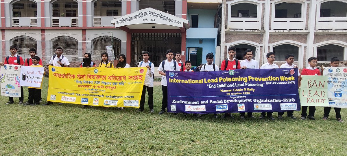 A Human Chain and Rally was organized by @esdobd at the Lalmatia Housing Society School premises to call for ending childhood lead poisoning. Pure Earth Bangladesh team joined the procession supporting the cause. 
#ILPPW2023 #SolveLeadPollution