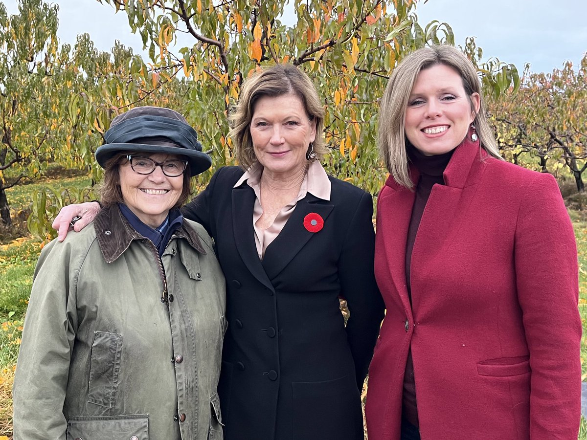 DianaHuson's tweet photo. Happy to attend this joint Provincial-Federal announcement on investment in #agriculture along with political colleagues and industry representatives! We welcome the investment in a cost-shared #tenderfruit replant program benefiting local farms.#supportagriculture #NiagaraON https://t.co/4Qb8h7L7Zi
