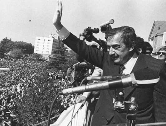 #40añosdemocracia 
El hombre que nos mostró un camino en un momento dificil para el país. Pasaron décadas y sus ideas están más vigentes que nunca.