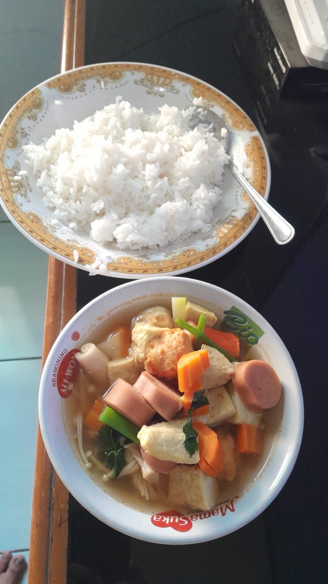Wekobobo's tweet photo. #wekobukuharian makan makan yuk. https://t.co/X36vge85wa