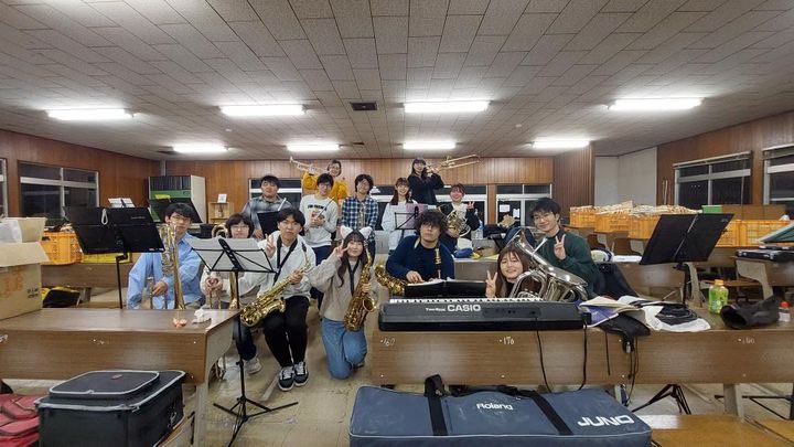 ous_bwe's tweet photo. 学祭まで残り1ヶ月を切りました！
今年は様々な制限が解除されたということで、昨年以上に盛り上げていきたいと思います！
皆さんが楽しめる演奏をしますのでぜひ聴きに来てください😊
これから学祭の様子を投稿していきますのでご覧いただけると嬉しいです☺️
 #吹奏楽
 #岡山理科大学
 #半田山祭 https://t.co/4cOrKPuyil