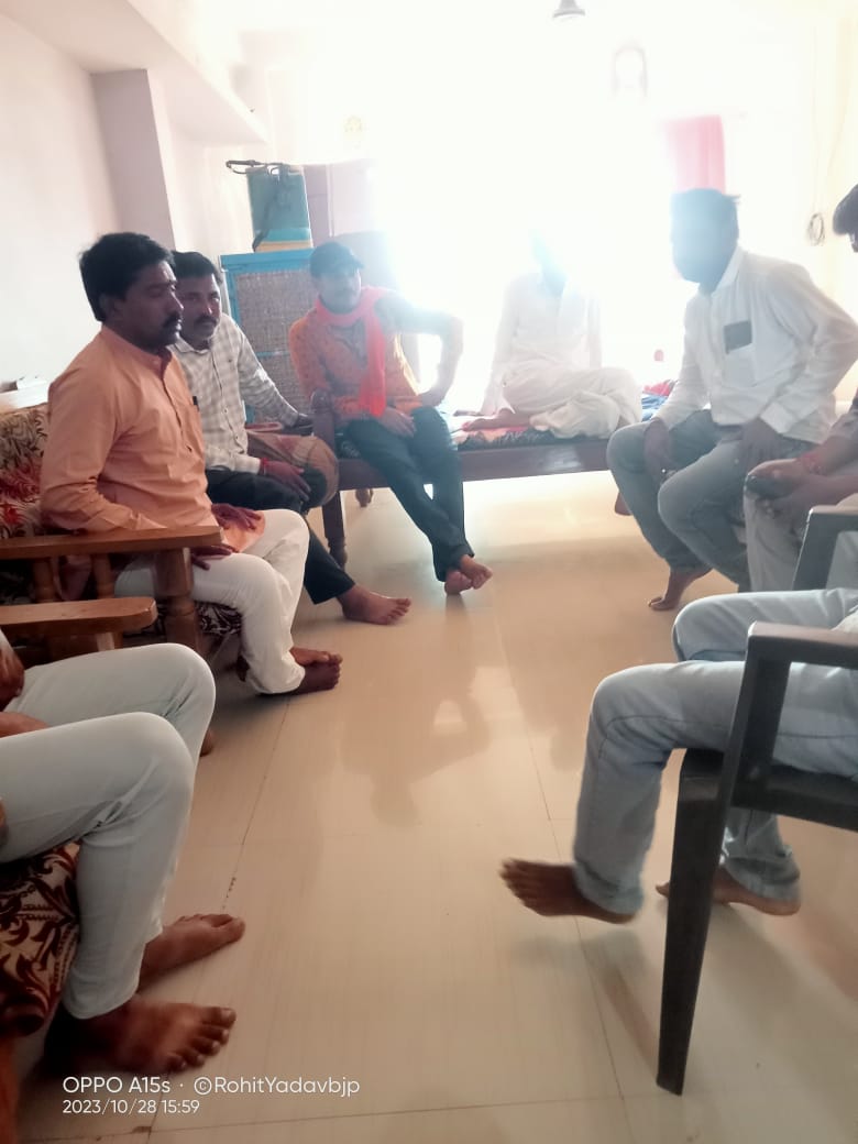 नया कीर्तिमान रचना है, फिर से कमल खिलाना है 

कसरावद विधानसभा के लोहारी शक्ति केंद्र के साधोपुर एवं गुजारी में बूथ अध्यक्ष के साथ बैठक की प्रत्येक कार्यकर्ता पुरे जोश के तैयार है। 

#जय_भाजपा_तय_भाजपा #Kasrawad #BJP4MP #mahendrayadavbjp