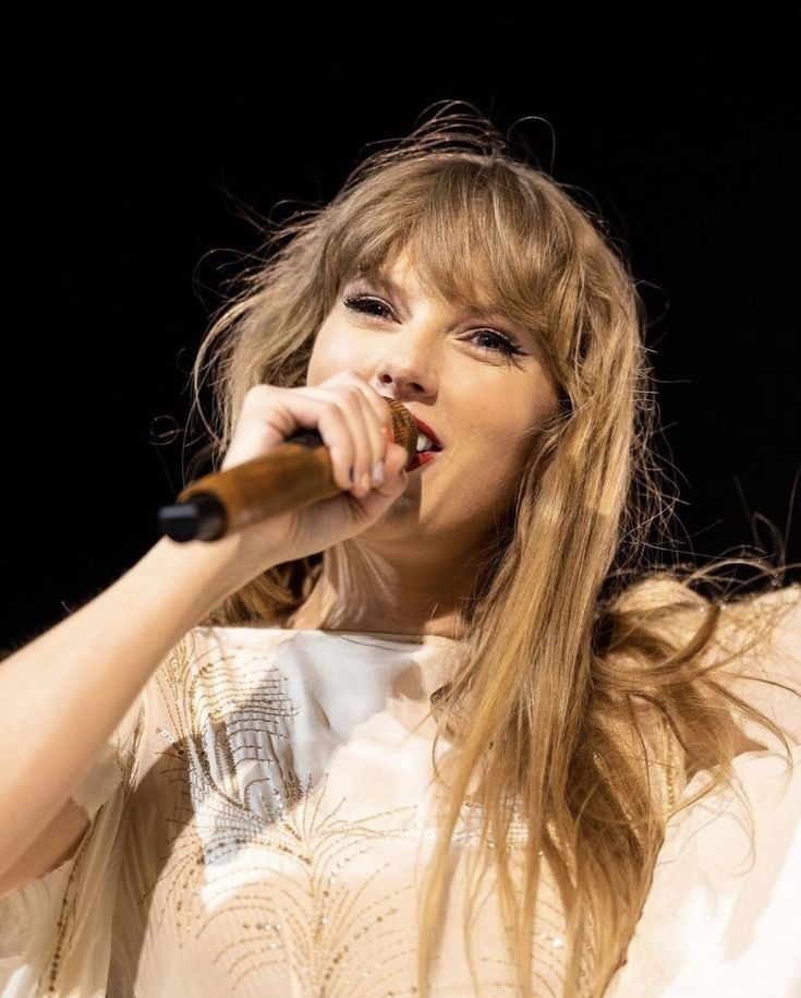 itstaytaylors's tweet photo. what english words you've never heard of before has taylor swift taught you? https://t.co/6WWKWA7Y3M