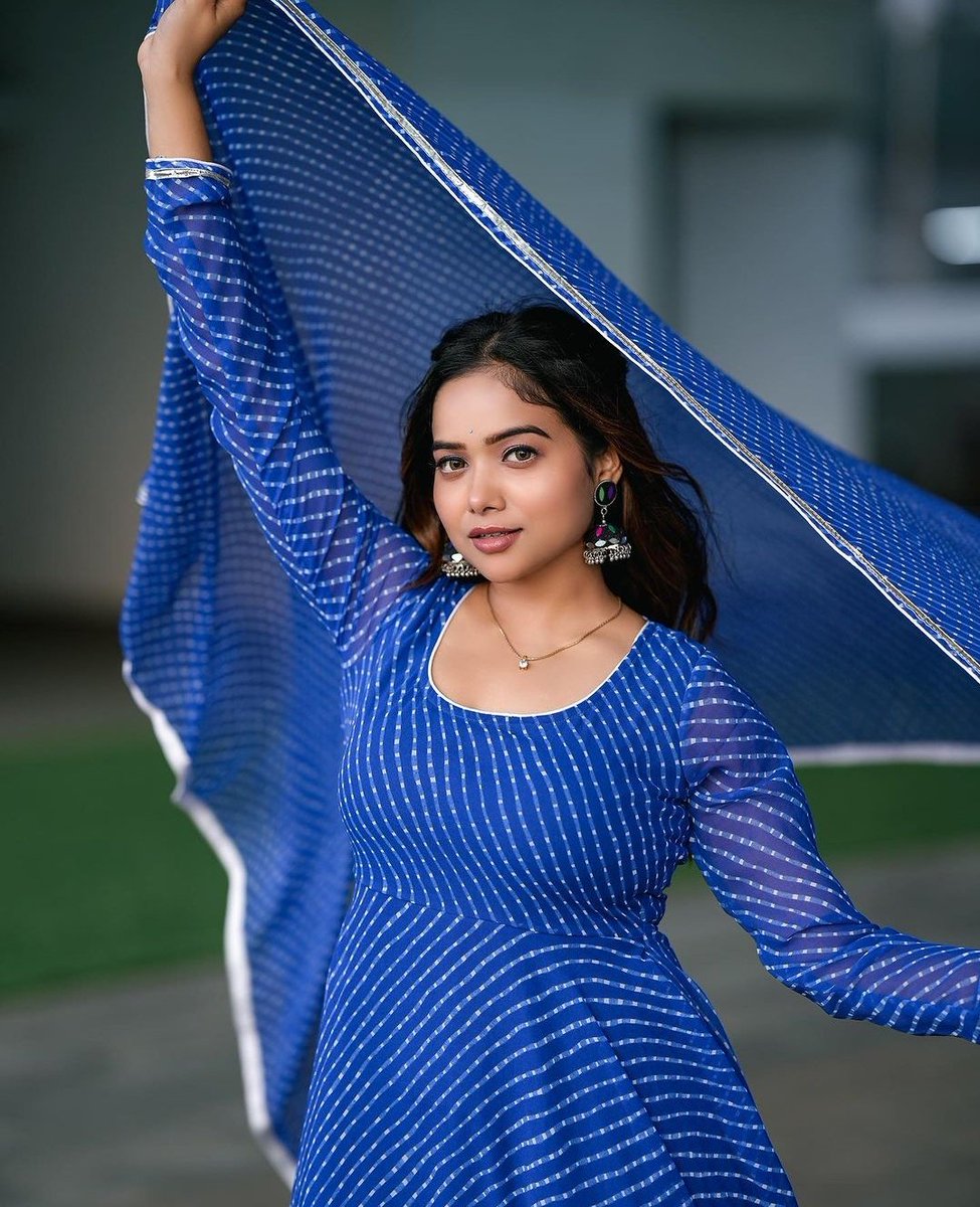 VtheThinker's tweet photo. She's looking beautiful ❤😍

Pantole ji ka like to aana hi tha is post par ❤

Mukhiya X Pantole Sath gaayen Haule-Haule.

#Abhisha𓃵 #Abhisha #AbhishaFam𓃵 #AbhishekMalhan #ManishaRani https://t.co/Uktxf8Kbko