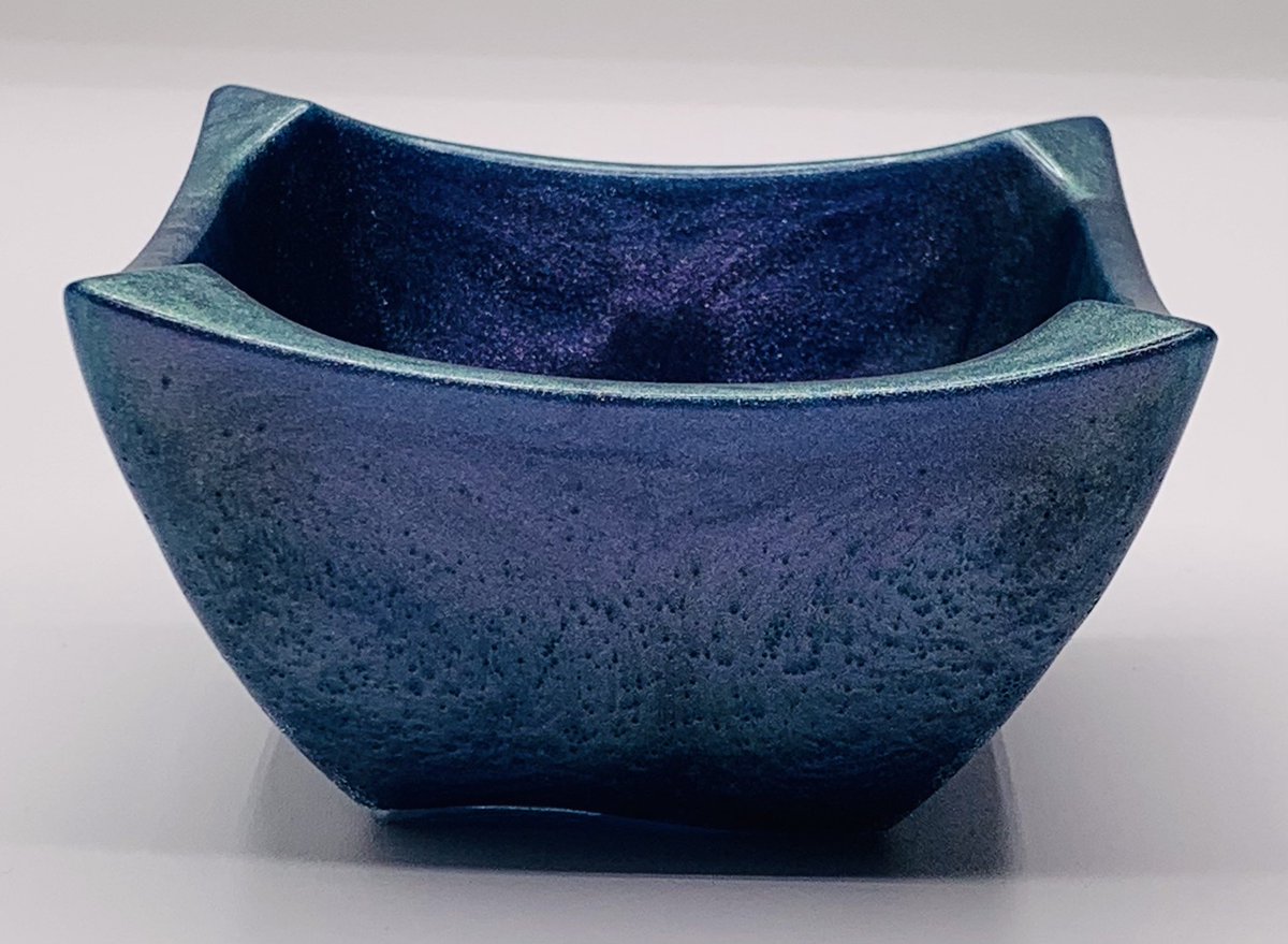 RodemoyerDesign's tweet image. New chameleon colored contemporary bowl design. Available now in my shop. rodemoyerdesigns.etsy.com

#resinart #decorativebowl #homedecor #uniquedecor #EtsySeller