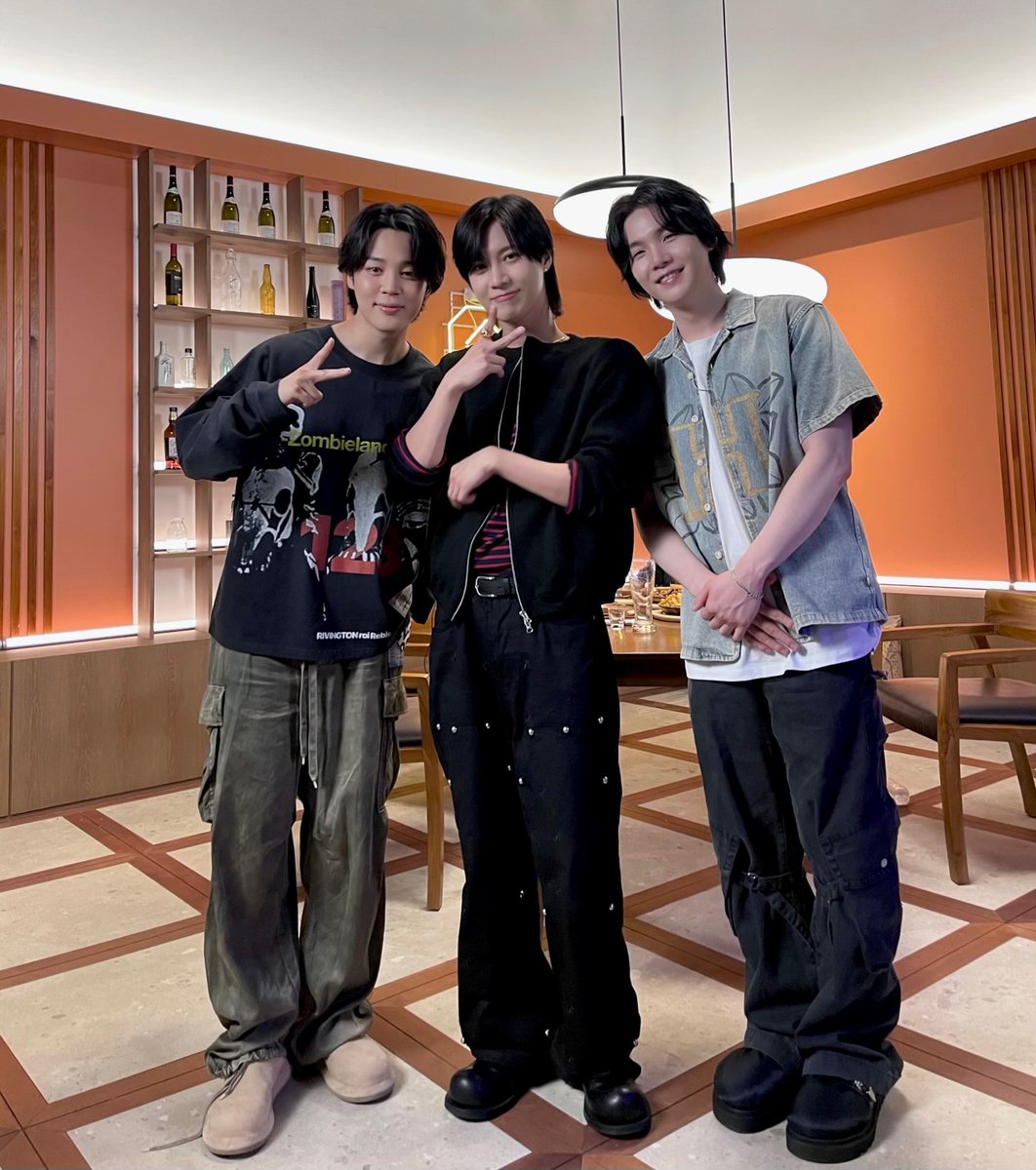 SHINee's tweet image. 🩵다 친구해 그냥💜

youtu.be/_SEuehZqEXs?fe…

#Guilty #TAEMIN_Guilty
#SUGA #슈가 #JIMIN #지민 #BTS
#슈취타 #슈가와취하는타임