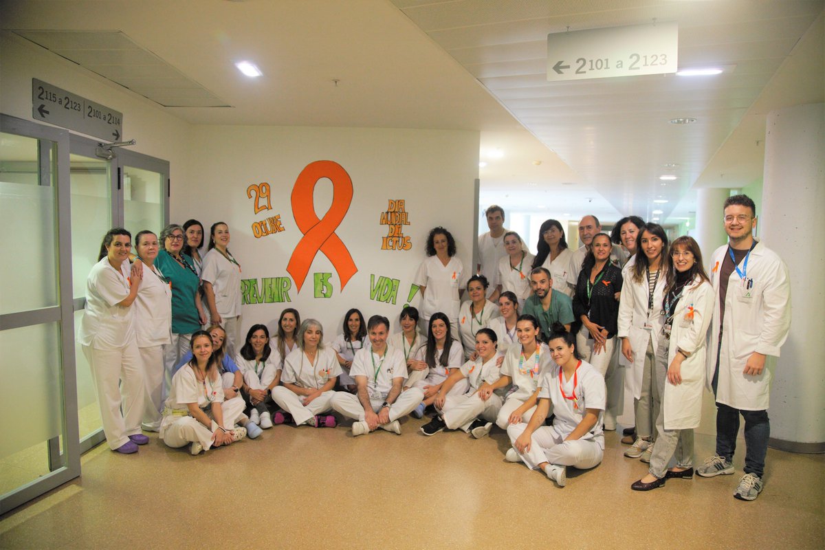 ➡️"Prevenir es vida"

Con motivo del #DíaMundialdelIctus profesionales de #Neurología y #Medicinafísica se han reunido en torno al mural que nos recuerda la importancia de la #prevención  y la necesidad de actuar rápido ante la sospecha de #ictus🧠

+Info bit.ly/3QkwWTa