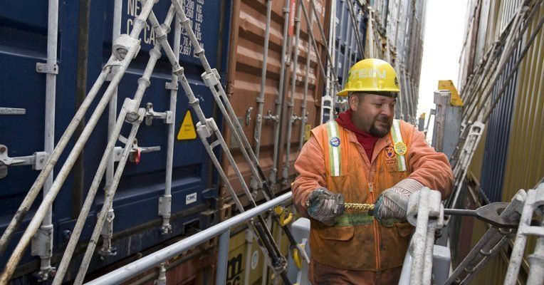 force_ouvriere's tweet image. [#VosDroits] Repos hebdomadaire vs travail dominical.

Le #CodeDuTravail interdit à un #employeur de faire travailler un #salarié + de 6j/semaine. On entend par #reposhebdomadaire une période de repos de 24h à laquelle s’ajoute le repos quotidien de 11h.
&amp;gt;&amp;gt;force-ouvriere.fr/repos-hebdomad…