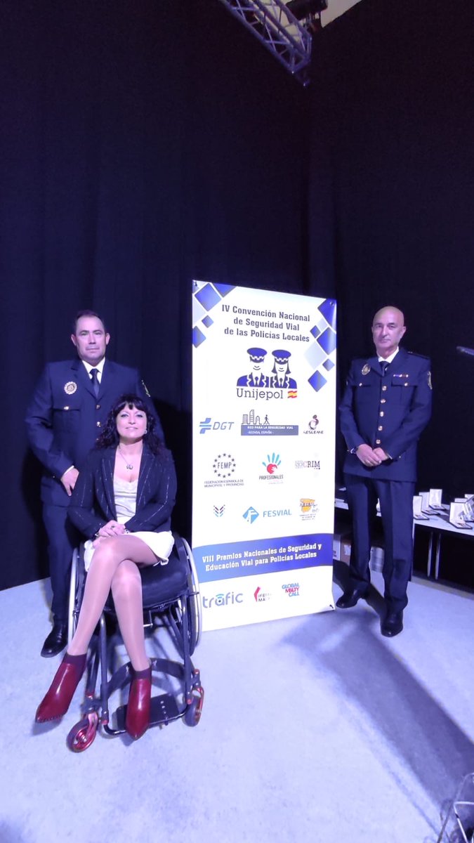SPPMVALLADOLID's tweet photo. Queremos felicitar a nuestro compañero Aitor Martínez, Medalla de Oro a la Educación Vial en los "VIII Premios Nacionales a la Seguridad y la Educación Vial para las Policías Locales", ENHORABUENA AITOR 👏👏👏👏👏👏 https://t.co/1TOxv28QRa