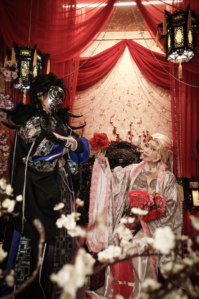 hjkloo888's tweet photo. 收到熱騰騰照片忍不住修個速報！
萬聖節放個妖魔聯......合也是合理的吧🥺（幹

*有魔花魔要素注意* 

末世之豔： 禁言翔 
元初天魔： 狂風
攝影感謝： @fyks03

#霹靂布袋戲 https://t.co/veaiF1o8KZ