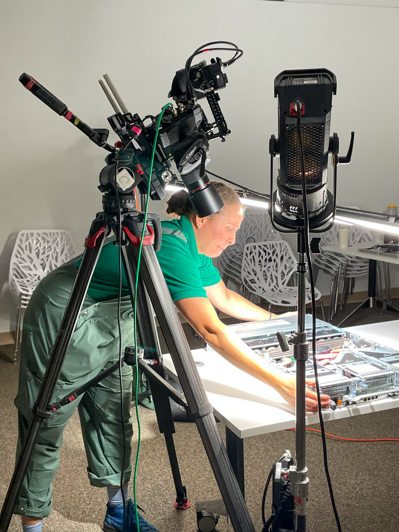 HawkeVideo's tweet image. After a successful partnership with Dell, JetCool needed a video to showcase their cooling solutions, and we were happy to help. With a quickly approaching deadline, we had to move fast with two camera setups. Big thanks to producer Jed Hamme, who kept the day running smoothly.