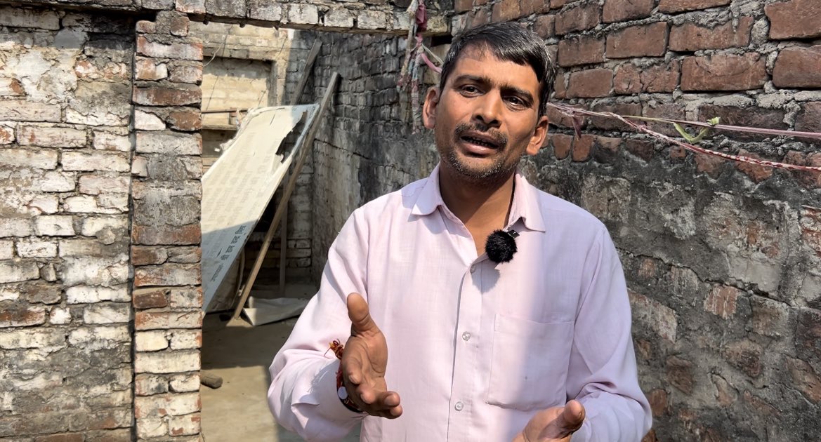 He is Rajesh Shukla who sells potatoes to support his living. His 16years old daughter was burnt alive to de@th by Gufran, Faizan, Javed and Bahadur Yadav on the day of Dusshera. He is still begging for justice but no help is given by the govt to the family. Our team visited his