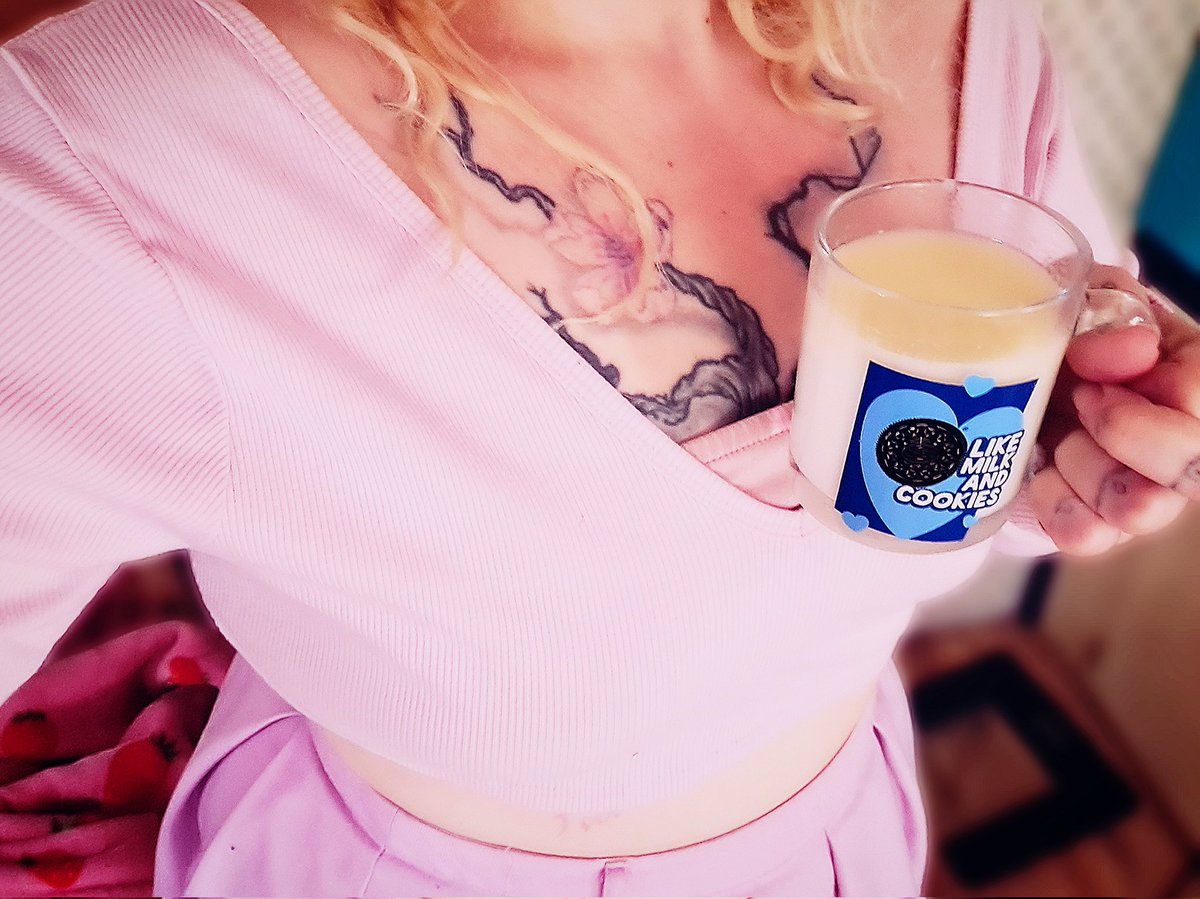 dollie_dizzy's tweet photo. Say GOOD MORNING!
#Dizzydollie has some #whitehotchocolate to share

Let's start the week warm, sweet and PINK!!!

#bimbo #bimbofication #morningcoffee #tattoogirl #nsfwtwt #stonerbarbie #goodmorning https://t.co/87i0TO34iP