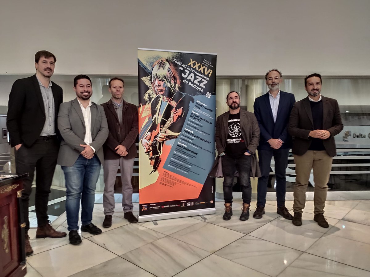 JavierAlcantaMu's tweet photo. 📣Presentación del XXXVI Festival Internacional de Jazz de Badajoz en el Teatro López de Ayala.
@Badejazz
#Badejazz #Badejazz2023 #jazzbadajoz #jazzextremadura #PabloRomero #JavierAlcántara https://t.co/gtzSUS7ZAs