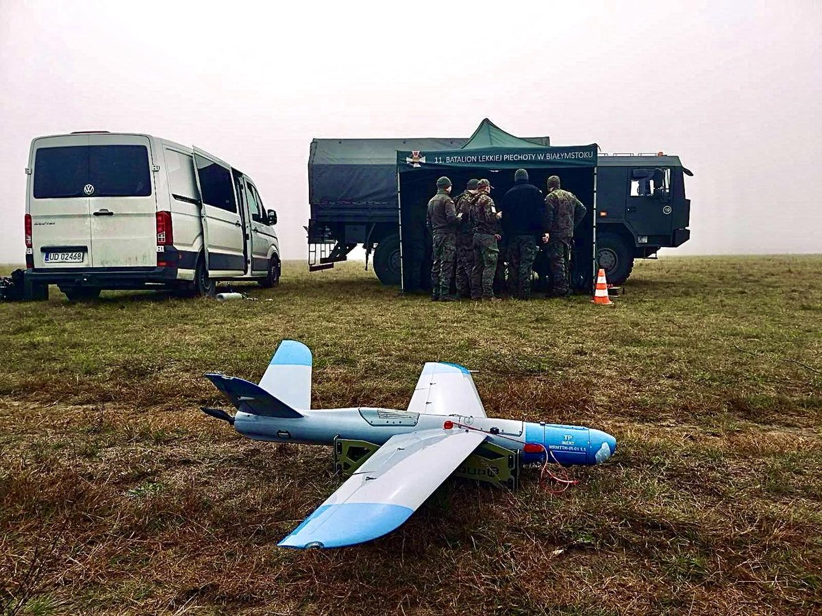 12Dywizja's tweet image. 🇵🇱AMUNICJA KRĄŻĄCA🛩️
Żołnierze #12BZ, #7BOW i #6BPD, którzy służą w ramach Wojskowego Zgrupowania Zadaniowego #Podlasie wzięli udział w szkoleniu z zasad działania i sposobów wykorzystania polskiej amunicji krążącej WARMATE💥🚀🛩️