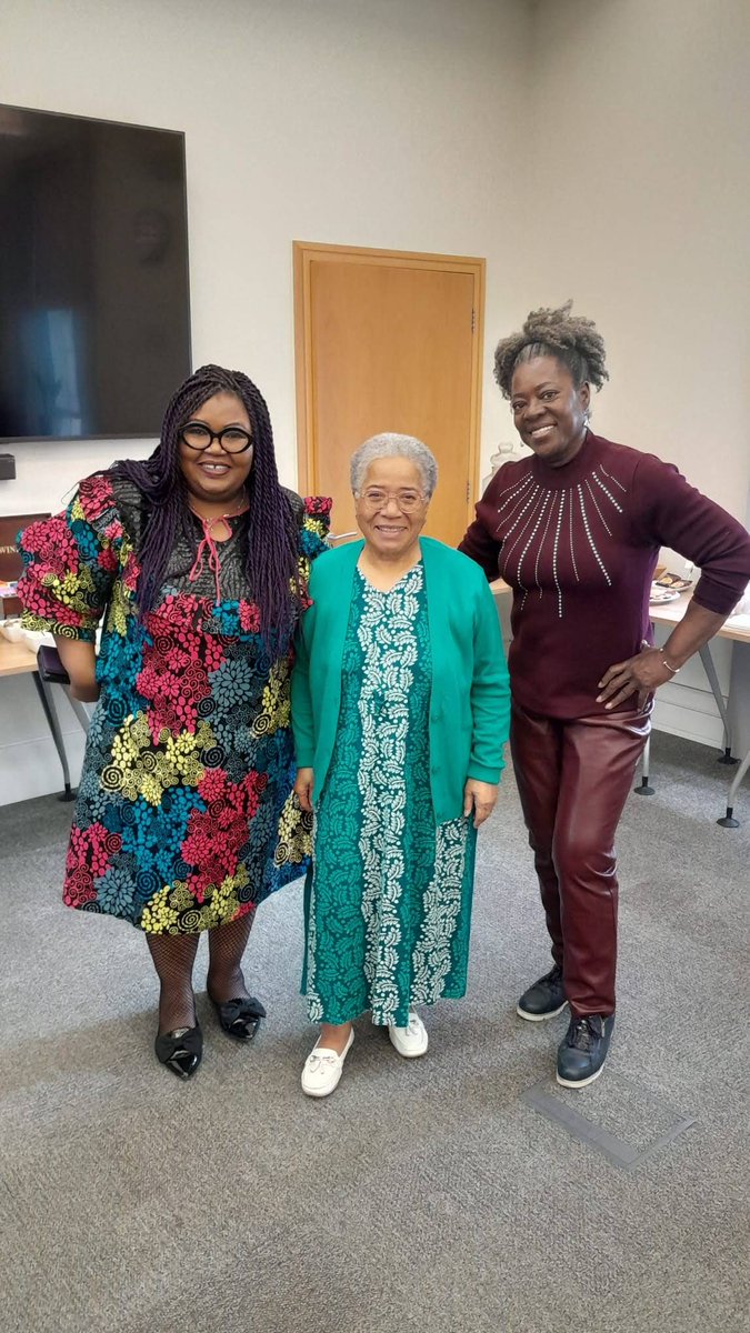 Dr Ruth Oshikanlu MBE RN RM RHV QN FRCN FAAN FRSPH tweet media