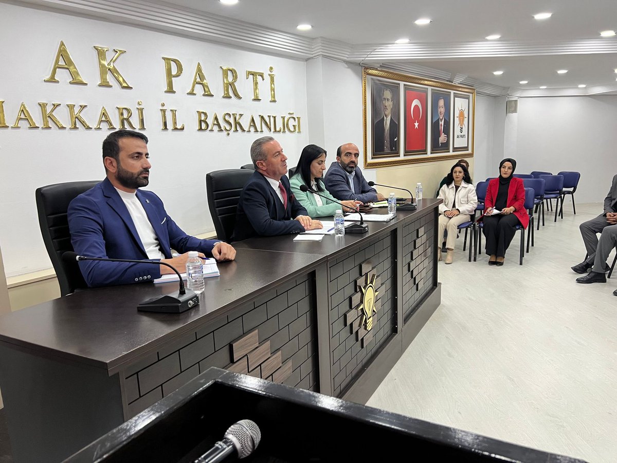 KayaZeydin's tweet photo. 📍AK PARTİ Hakkari İl Başkanlığı 

Haftalık Olağan İl Yönetim Kurulu, Disiplin ve Demokrasi Hakem Kurulu istişare ve değerlendirme toplantımızı gerçekleştirdik. 

Teşkilat içi faaliyetlerimiz, saha çalışmalarımız hakkında istişare ve  değerlendirmelerde bulunduk.

İlçelerimizde, Beldelerimizde, Köy ve Mahallelerimizde yapacağımız çalışmalarımızın planlamasını istişare ettik. 

Mahalle ve Köy Yönetimlerimizi daha da güçlendirmek için gerekli kararları aldık.   

Toplantımızın hayırlara vesile olmasını diliyorum.

@Akparti
@RTErdogan