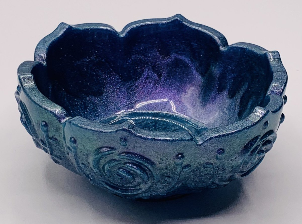 RodemoyerDesign's tweet image. New chameleon bowl design. Available in my shop now rodemoyerdesigns.etsy.com

#resinart #homedecor #decorativebowl #homedecor #EtsySeller #uniquedecor #uniquegifts #coastaldecor #art #handmade #resinpour