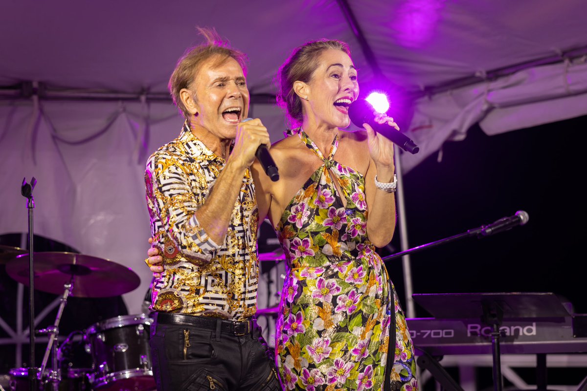 melhugsopera's tweet photo. most epic moments of 2023 for me: guesting with wonderful #Bluey (duetting with @tonymomrelle) @Incognito_world duetting with Sir Cliff Richard, but most of all… getting married to my FrogPrince (and then leaving in Chitty Chitty Bang Bang!) https://t.co/pfxui3USkt