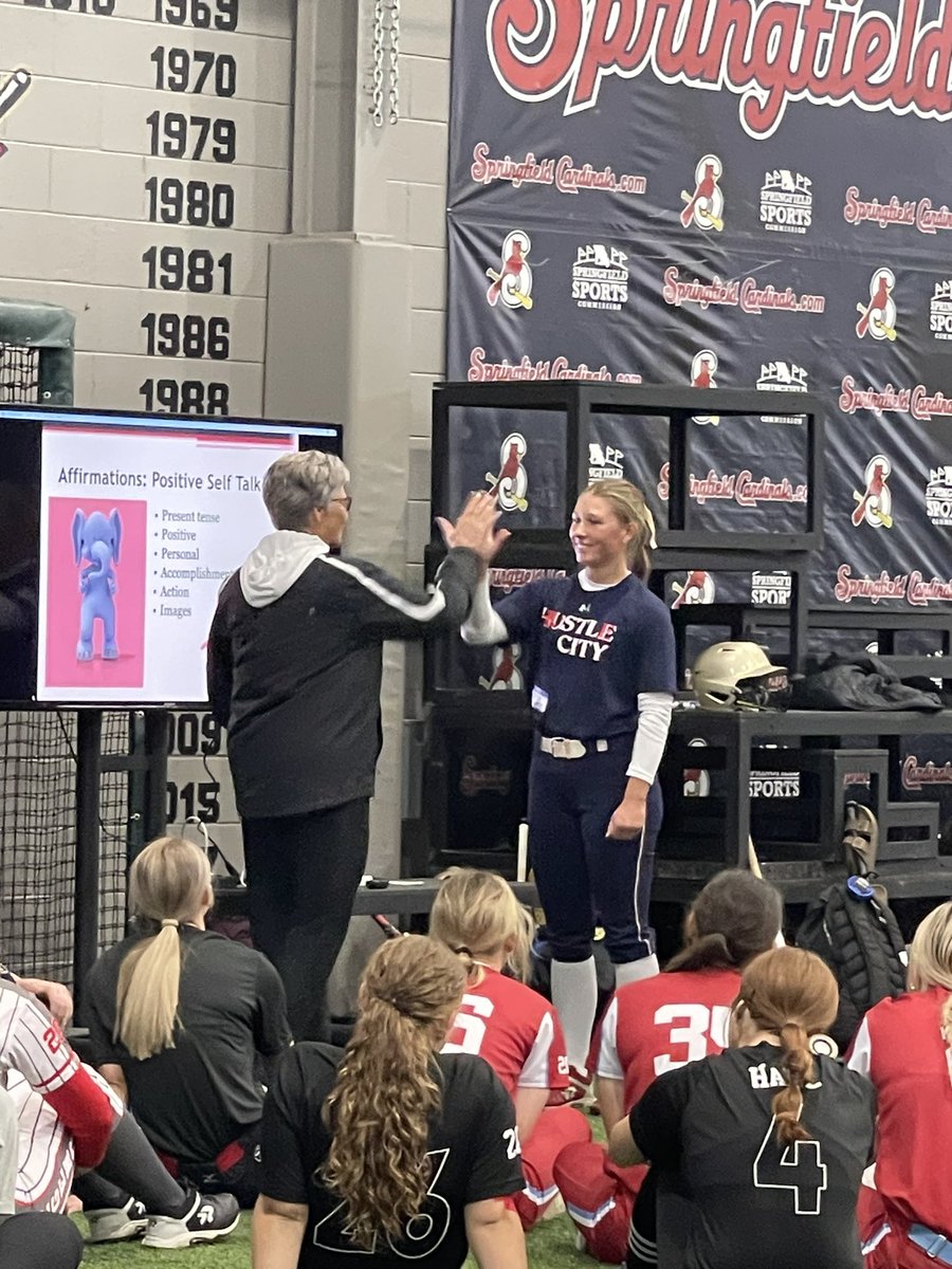 Had an amazing time at the @MSUSoftball camp yesterday!! I loved the energy and the mental training talk!!  Thank you!! @HollyRHesse <a href="/kasey_grif/">Kasey Griffith</a> <a href="/shelbyhiers/">Shelby Hiers</a> <a href="/coachweber_jess/">Jess Weber</a> <a href="/StLChaos/">StL Chaos</a> @Stlchaos04