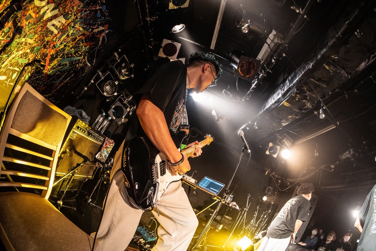 kzk_JM's tweet photo. My new guitar🎸

【Suhr】
《Classic S Antique 
Black HSS 》

シンプルだけど、
渋い黒(●´ω｀●)
よろしくな！
ええ音出していこうぜ、
相棒🔥

@MIKIGAKKI_SB2 

photo by 
@shun_arigatoM 

#newguitar
#suhr
#三木楽器アメリカ村店 https://t.co/1NQH20zYYS