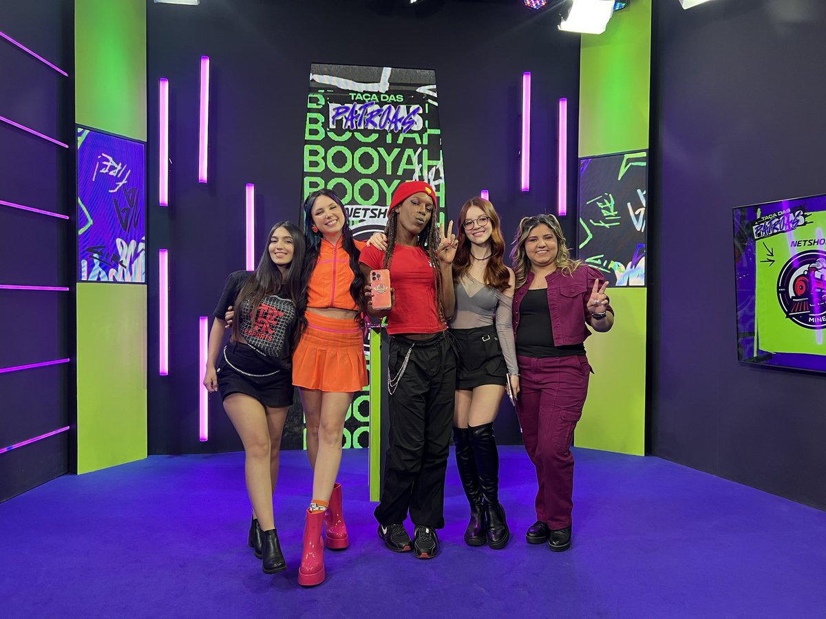 Eai galera!

Vou começar a trazer mais conteúdos sobre a minha rotina na INTZ 👀

Sábado eu acompanhei a maravilhosa <a href="/transcurecer/">Sher Machado</a> na final da Taça das Patroas junto com <a href="/ClaroBrasil/">Claro Brasil</a> .

É muito legal participar de movimentos que incentivam e apoiam as mulheres do cenário 💓