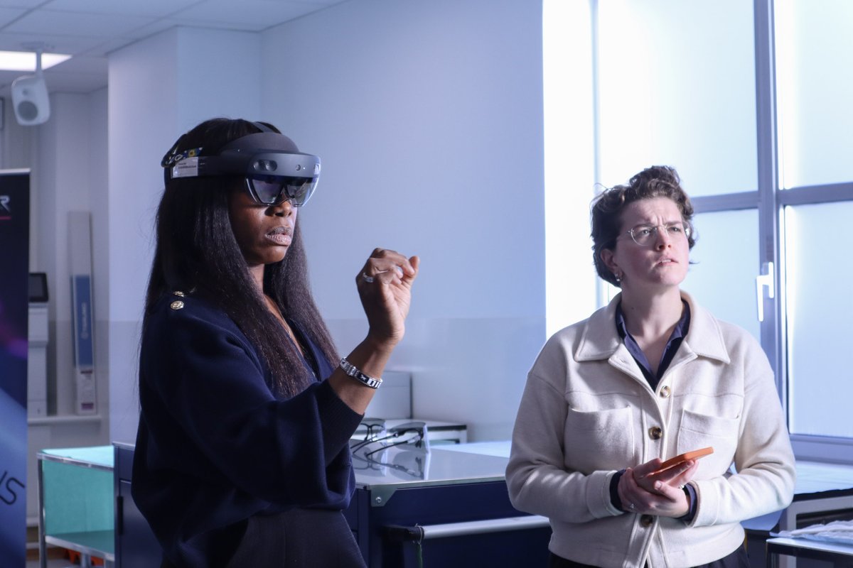 CUH_NHS's tweet image. Exciting news! The Cambridge Surgical Training Centre is officially open today, Dr Arun Gupta and Chair Mike More attended to witness the VR and robotic innovations in surgery.

#VR #excellent @CambridgeSTC