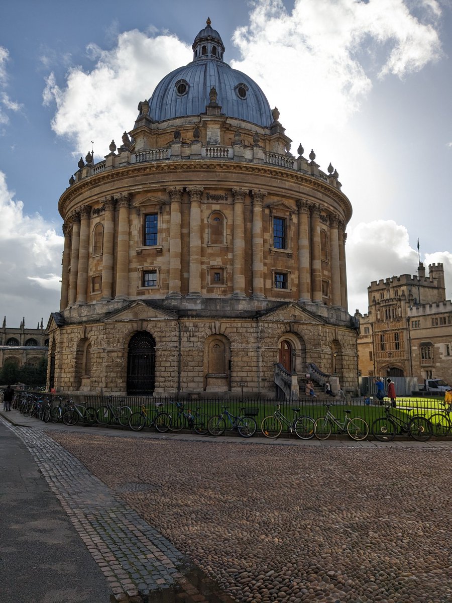 I'll be in Oxford over the next couple of weeks visiting @mmbronstein's group @CompSciOxford 🔥

Let me know if you're around and want to chat about, e.g., physics-inspired ML, graph-based learning, sequence modelling, AI for science, and more 🤖