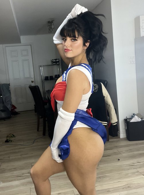 Link in bio for Halloween goodies 🔥📸🖤 https://t.co/hkTTGlLJpo