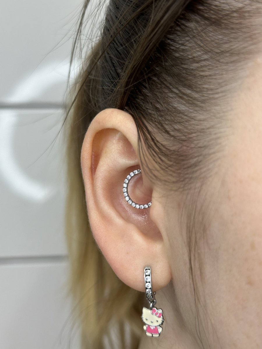 KilljoyPretty's tweet image. Считаю своим долгом напомнить всем, что я в Питере делаю технические отверстия для красоты и помогаю заживить раны с инородными предметами

Мой рабочий профиль в инсте @pretty_piercing.spb и я буду очень благодарна за репосты. Здесь в дм тоже можно писать по теме моей работы 🌚