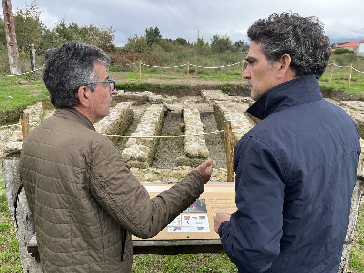JavierAriasFouz's tweet photo. Visitando os traballos arqueolóxicos feitos pola @Xunta e o @ConcellodeSober no xacemento de #Proendos, onde acabamos de rematar a consolidación do primeiro hórreo romano con unha inversión de máis de 100.000 euros neste singular conxunto que permitirá a súa visita e divulgación https://t.co/qgk5hXomhv