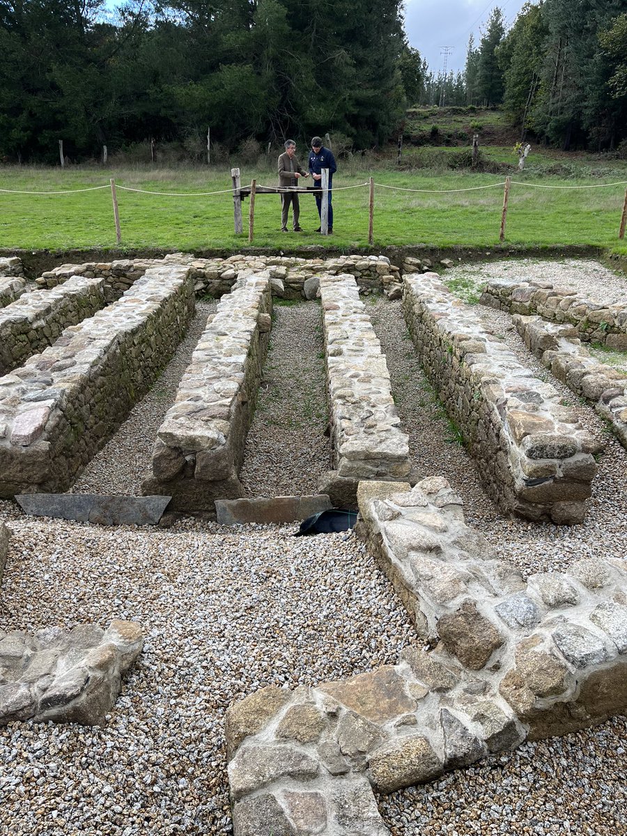 JavierAriasFouz's tweet photo. Visitando os traballos arqueolóxicos feitos pola @Xunta e o @ConcellodeSober no xacemento de #Proendos, onde acabamos de rematar a consolidación do primeiro hórreo romano con unha inversión de máis de 100.000 euros neste singular conxunto que permitirá a súa visita e divulgación https://t.co/qgk5hXomhv