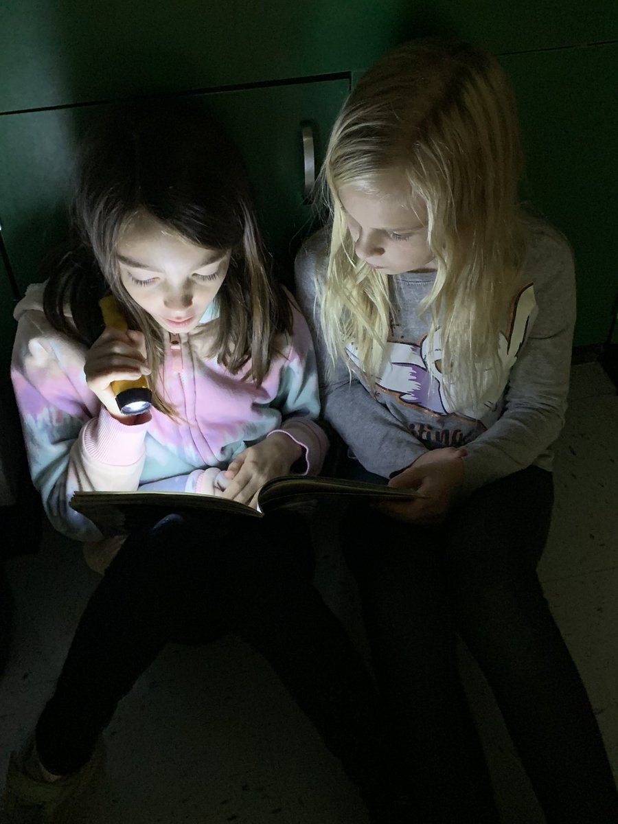 MrJacksonsWorld's tweet photo. Tis the season for some spooky stories by flashlight! #fourthgrade https://t.co/MJ7fRXXIdN