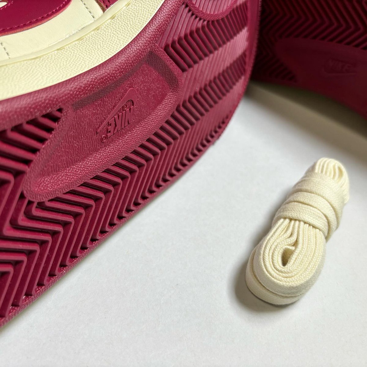 【NEW ARRIVAL】

#NIKE

TERMINATOR LOW PREMIUM NY vs NY coconut milk/noble red fn6842-113

item.rakuten.co.jp/ltd-online/fn6…