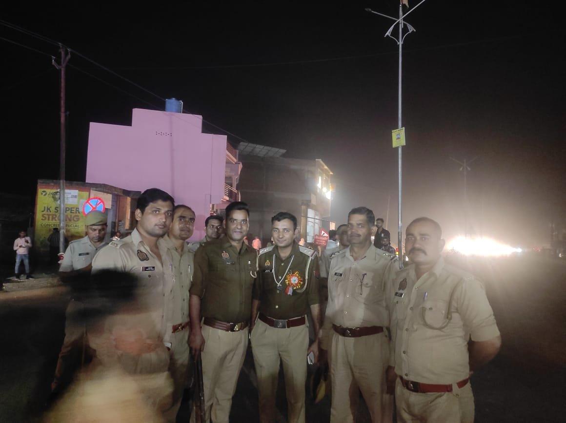 Budaun Police (@budaunpolice) on Twitter photo #SSP <a href="/budaunpolice/">Budaun Police</a> के निर्देशन में आगामी त्यौहारों के दृष्टिगत जनपद में शांति एवं कानून व्यवस्था को सुदृढ़ बनाये रखने हेतु #थाना_सहसवान पुलिस द्वारा थाना क्षेत्रांर्गत पैदल गस्त किया गया एवं लोगों से संवाद कर उनको सुरक्षा के प्रति आश्वस्त किया गया। #UPPolice #Footpatrolling #SSP <a href="/budaunpolice/">Budaun Police</a> के निर्देशन में आगामी त्यौहारों के दृष्टिगत जनपद में शांति एवं कानून व्यवस्था को सुदृढ़ बनाये रखने हेतु #थाना_सहसवान पुलिस द्वारा थाना क्षेत्रांर्गत पैदल गस्त किया गया एवं लोगों से संवाद कर उनको सुरक्षा के प्रति आश्वस्त किया गया। #UPPolice #Footpatrolling