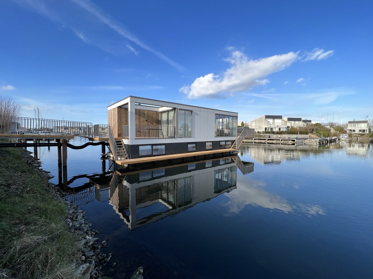 arkenbouwtweet's tweet photo. Waterwoning in Kortgene - Zeeland. Prachtige foto's om te delen. Meer informatie? Bel of mail ons!
#abc #abcwaterwoning #abcwaterwoningen #waterwoning #arkenbouw #woonark #wonenophetwater #drijvendwonen #nieuwbouw #hartmaninstallatie #modelwoning https://t.co/catyGadCtF
