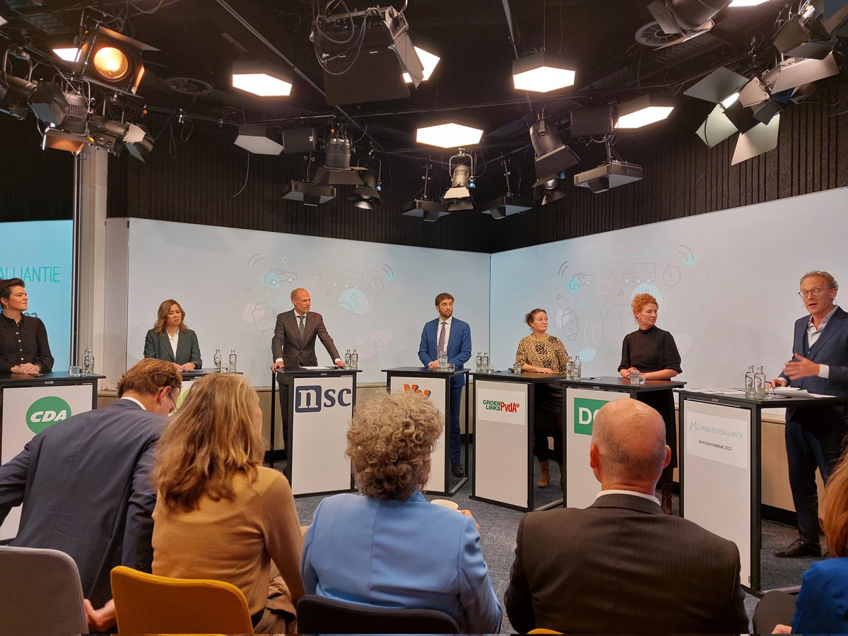 Het nationale mobiliteitsdebat van de <a href="/Mobiel_Vooruit/">Mobiliteitsalliantie</a> is van start <a href="/nieuwspoort/">Nieuwspoort</a>, te volgen via NPO politiek!