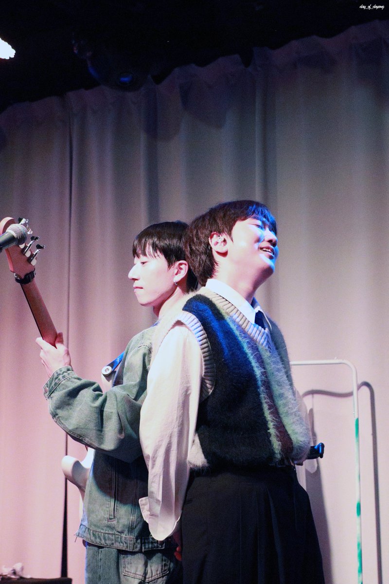 bae_bb_bb's tweet image. 이게 청춘이 아니면 무엇이 청춘이겠어요.

#달담 #BLUEISROCK