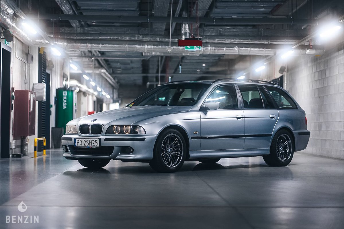 midnightdorifto's tweet photo. good morning everyone: there are many ways to start your week, but how about we kick today of with an E39 M5 Touring conversion 

https://t.co/Sthv8co3P3 https://t.co/DVLnvcjGGj