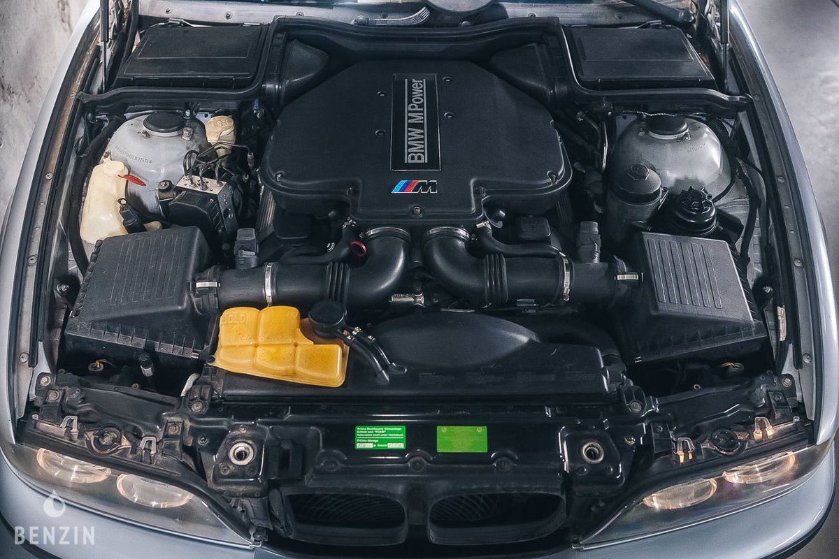midnightdorifto's tweet photo. good morning everyone: there are many ways to start your week, but how about we kick today of with an E39 M5 Touring conversion 

https://t.co/Sthv8co3P3 https://t.co/DVLnvcjGGj