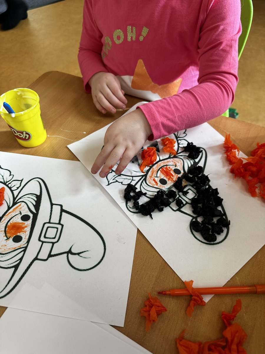 Holiday club halloween fun🍂🎃
“Pumpkins are oren”
“Mine has a hat”

#holidayclub
#Halloween 
#artsandcraft

<a href="/EarlyWales/">Early Years Wales</a> 
<a href="/clybiauplant/">Clybiau Plant Cymru Kids' Clubs</a> 
<a href="/twinklresources/">Twinkl Resources</a> 
<a href="/NewportFIS/">Newport Family Info</a> 
<a href="/NewportCouncil/">Newport City Council</a>