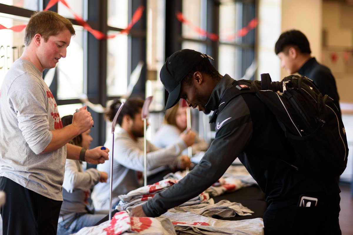 iueast's tweet image. Today is excellent on #IUEast because it's MONDAY MADNESS🥳🎉 Join us from 11am-2pm for your #IUEHomecoming shirt. It's glow-in-the-dark! 🧪🐺 #Homecomingweek #IU