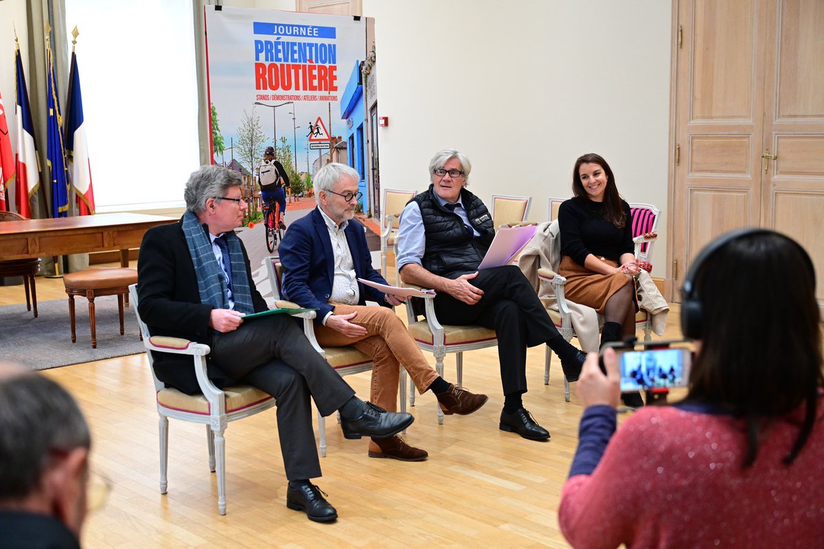 ofcourselemans's tweet photo. La journée de la prévention routière organisée par le #CISPD ce sera le 8 novembre, de 10h à 18h, place des Jacobins.
« Cette 2e édition sensibilisera aux règles de la sécurité de manière pédagogique, ludique. La mobilité évolue avec des règles à respecter », indique @SLeFoll https://t.co/ViJYYTyXX1