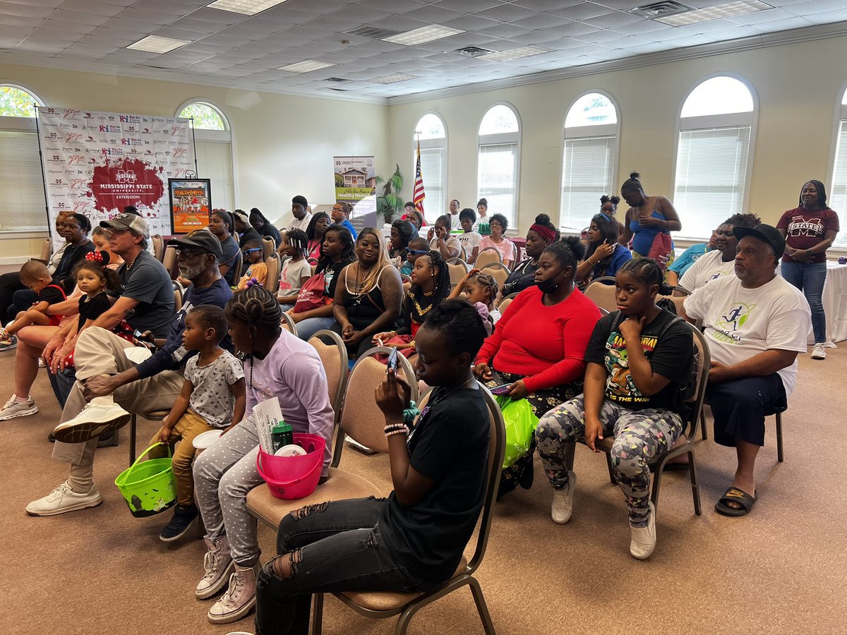 MadkinQula's tweet image. I spent part of my weekend in Yazoo County working with FCS agents Sharon Nettles and Toni Boatner at the HealthOween!It was an awesome community event!We demonstrated two healthy snacks:yogurt two ways, sweet and savory! #takingcareofwhatmatters #eatwithextension @MSUExtService