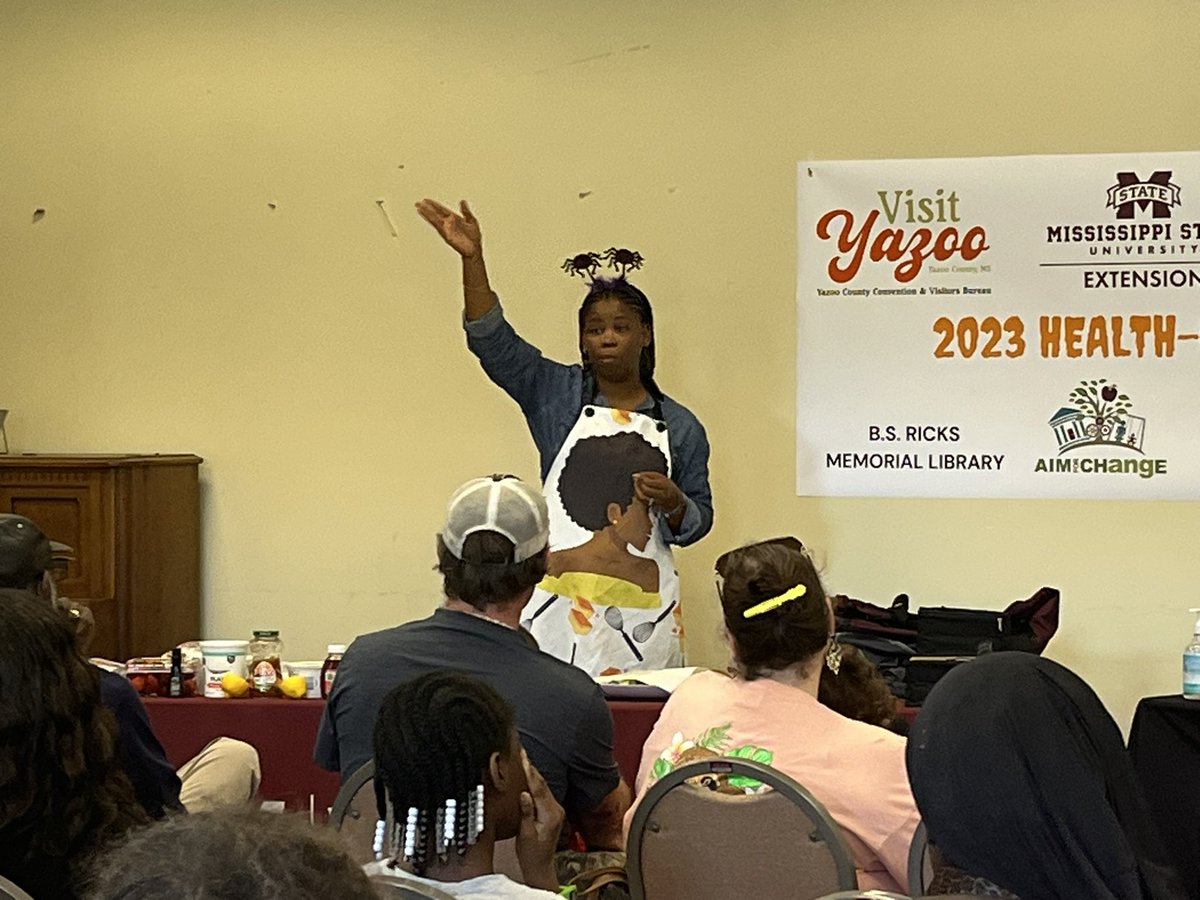 MadkinQula's tweet image. I spent part of my weekend in Yazoo County working with FCS agents Sharon Nettles and Toni Boatner at the HealthOween!It was an awesome community event!We demonstrated two healthy snacks:yogurt two ways, sweet and savory! #takingcareofwhatmatters #eatwithextension @MSUExtService