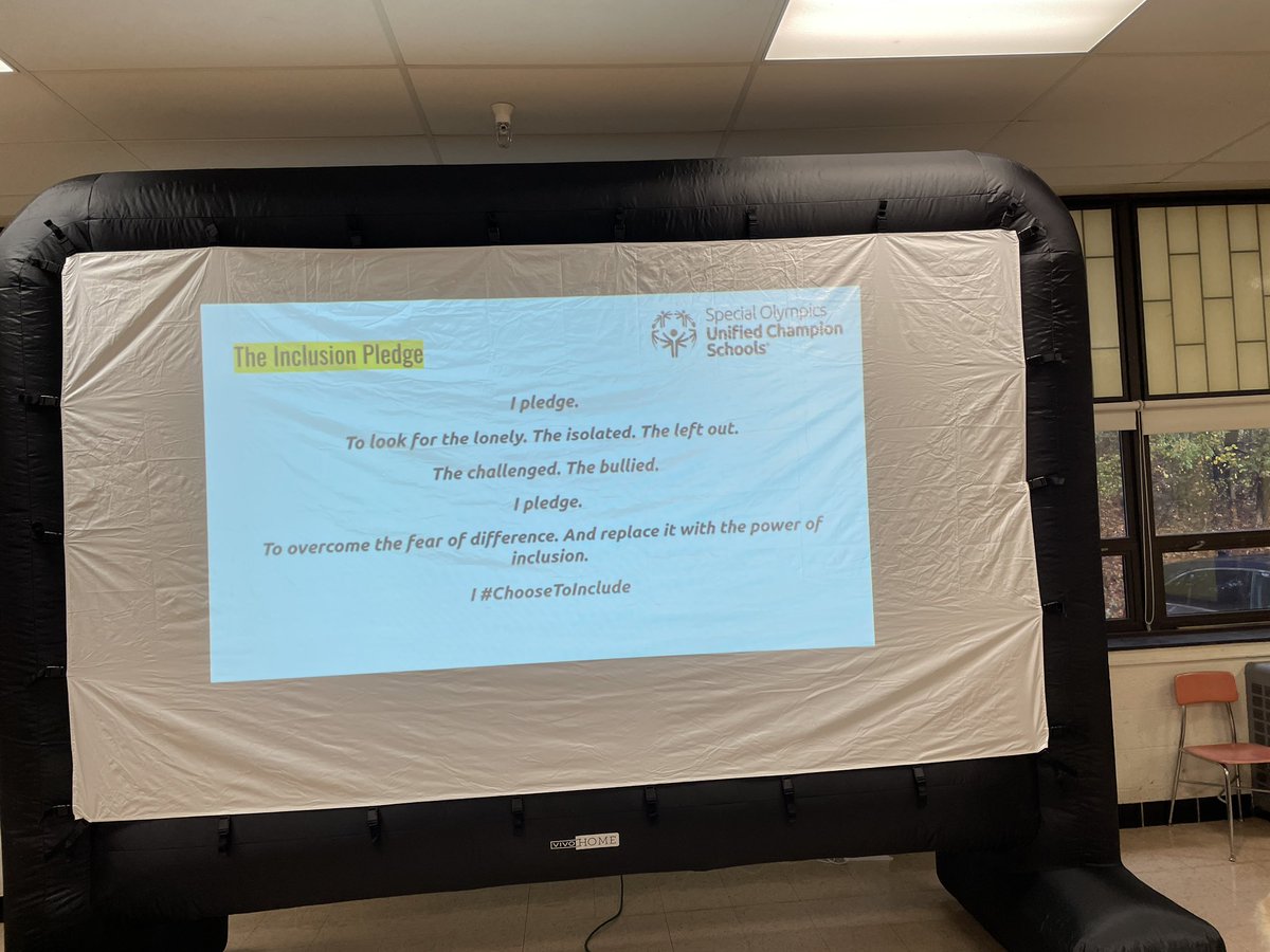 MarisaLVJackson's tweet photo. @SpecialOlympics RI presenting to our 4th/5th students this morning for our Youth Leadership 💛💙🙌🏼💫program. We are again taking the pledge! @ChristineVolpe3 @CranstonSchools #inclusionpledge #studentleaders #mentors #proudprincipal #homeoftheWizards 🧙♂️ https://t.co/vLuAkLesej