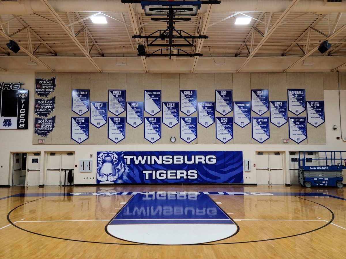 VMSgraphics's tweet image. From captivating wall murals that showcase your company&apos;s values to stunning banners that demand attention at events, wide format graphics allow you to make a striking impression.
hubs.ly/Q026q1050
#WideFormatGraphics #BrandIdentity #VisualImpact #ElevateYourBrand