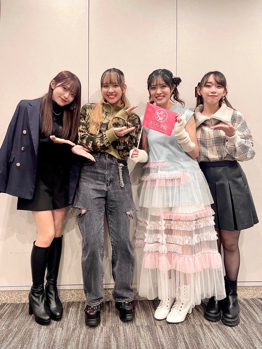saki_ohga's tweet photo. 昨日は堀内まり菜ちゃんのライブに行ってきました！♡

「まり菜ちゃん、大好き」って何故か心の中でずっと唱えながら観てた(笑)
まり菜ちゃんの歌声聴くと懐かしい気持ちになるし、前向きな気持ちにもなる、、

色んな意味で充実した1日でした❣️
美澪奈とKANOにも会えてエネルギーチャージ完了です！ https://t.co/pWc5SIwzUM